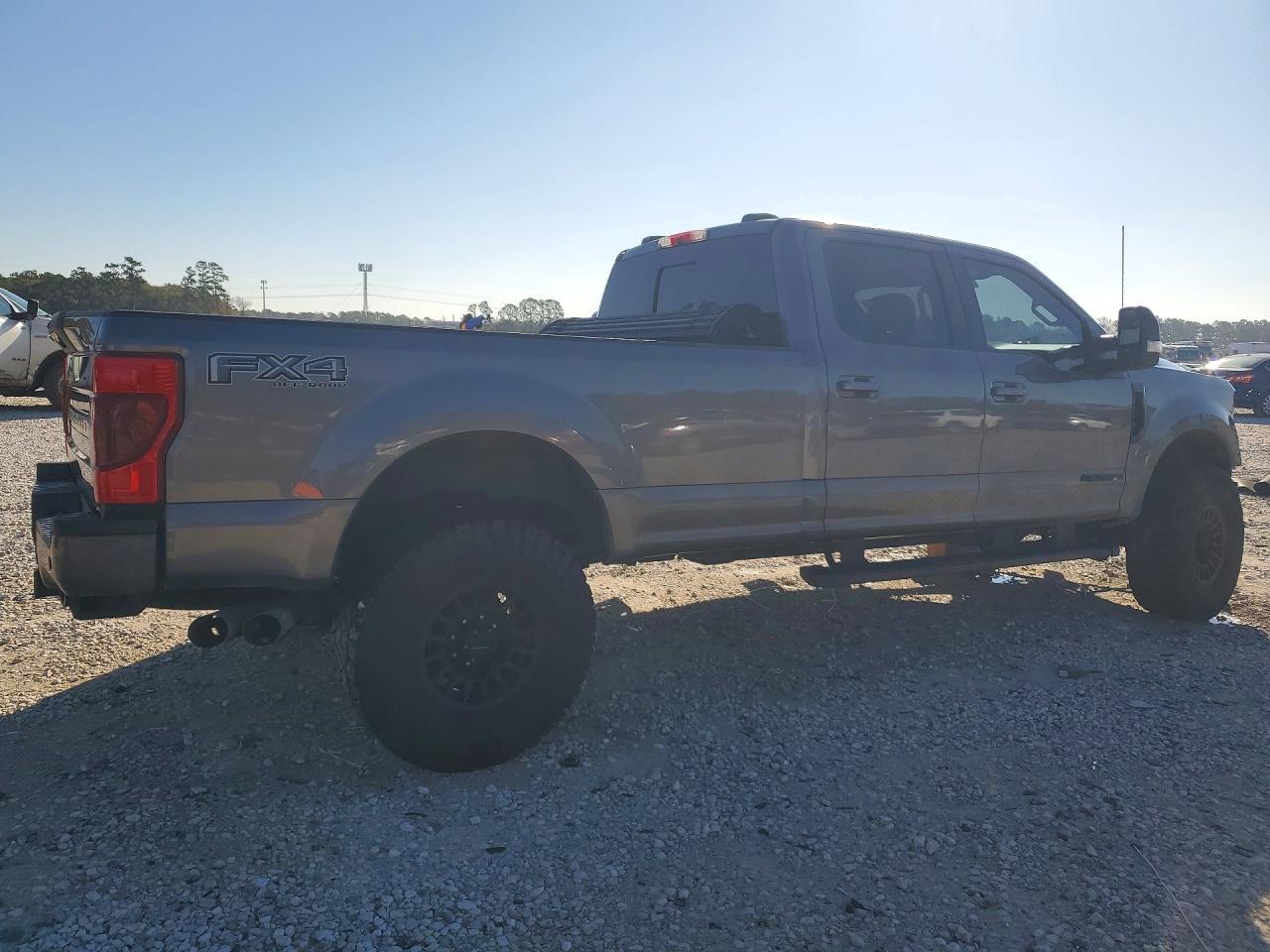 2022 Ford F350 Super Duty - Фото 3