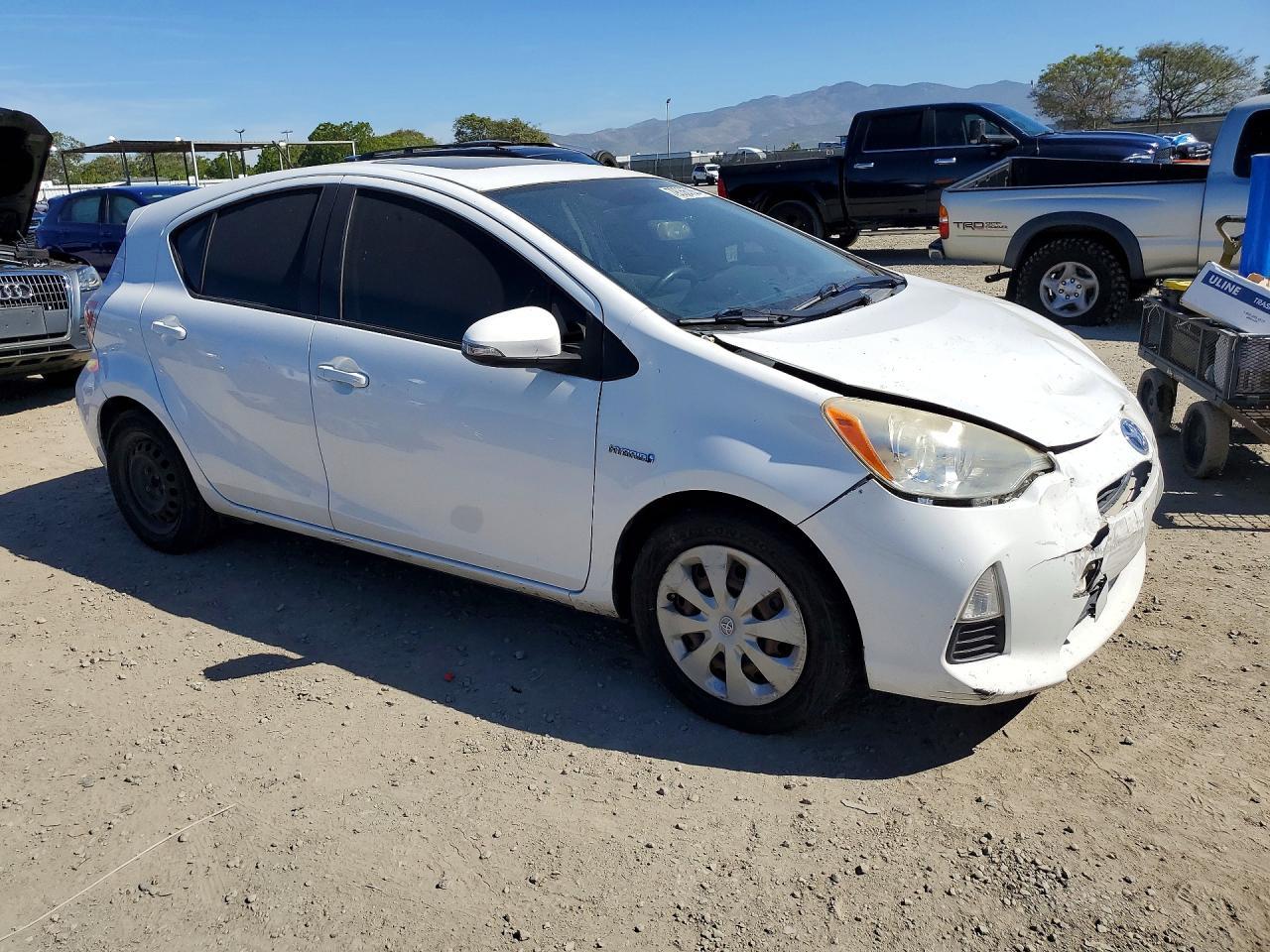2013 Toyota Prius C Three - Image 4