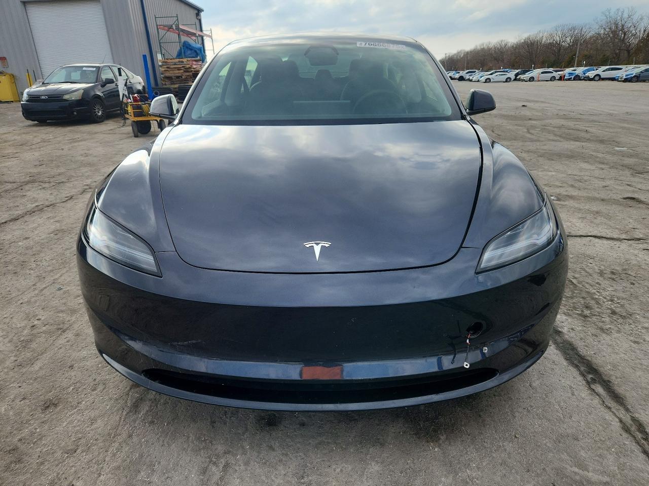2025 Tesla Model 3 - Фото 5