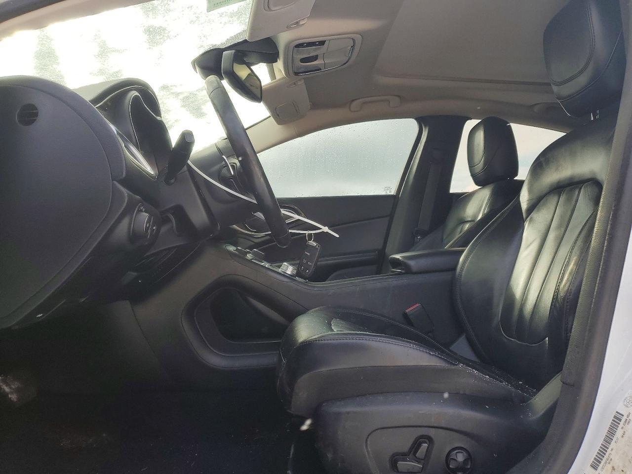 2015 Chrysler 200 C - Image 7