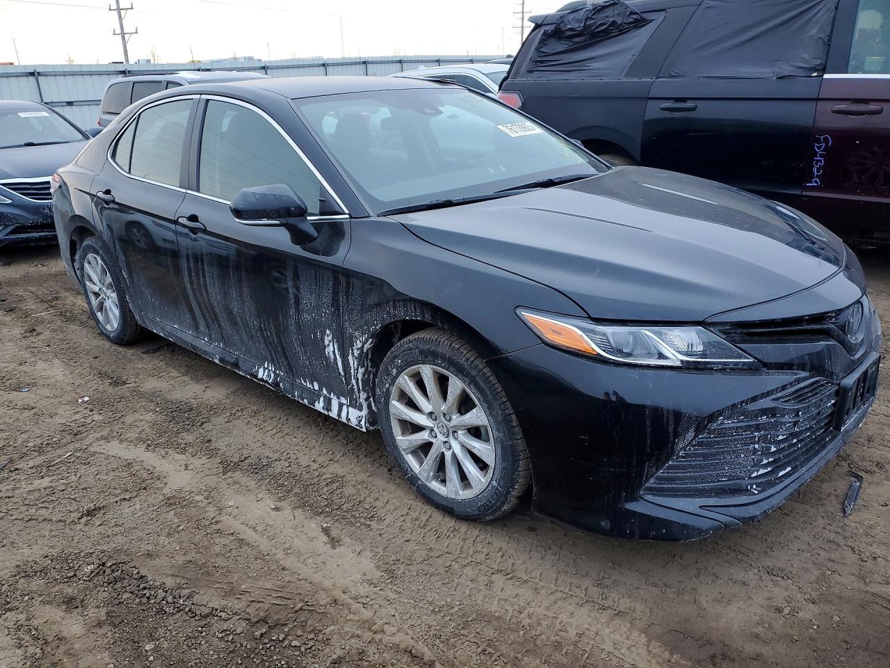 2020 Toyota Camry Le - Фото 4