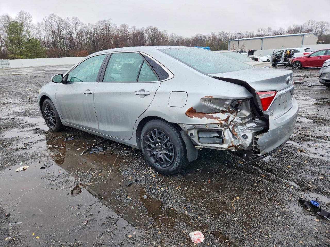 2016 Toyota Camry Le - Фото 2