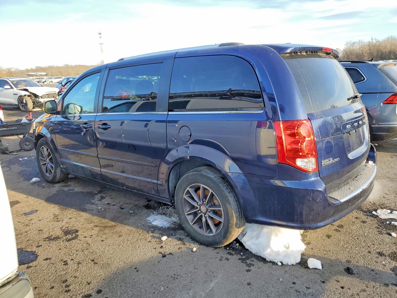 2017 Dodge Grand Caravan Sxt - Фото 2
