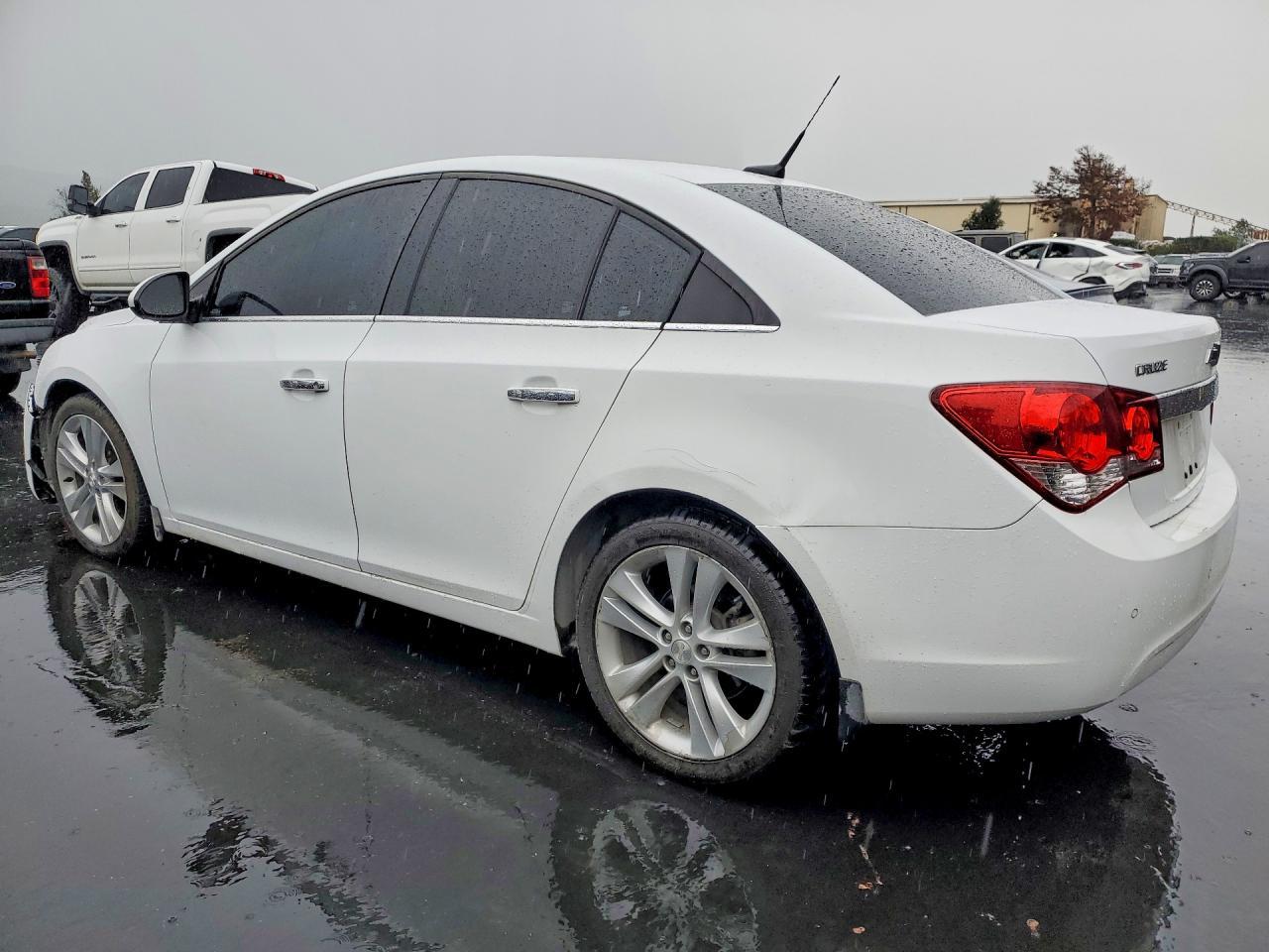 2014 Chevrolet Cruze Ltz - Image 2