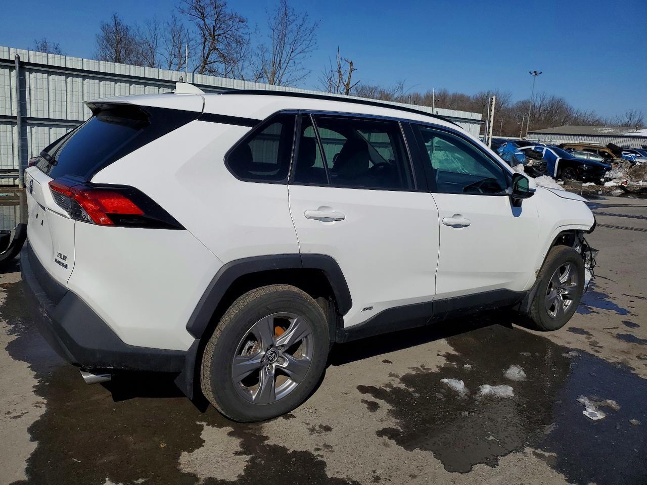 2024 Toyota Rav4 Hybrid Xle - Image 3