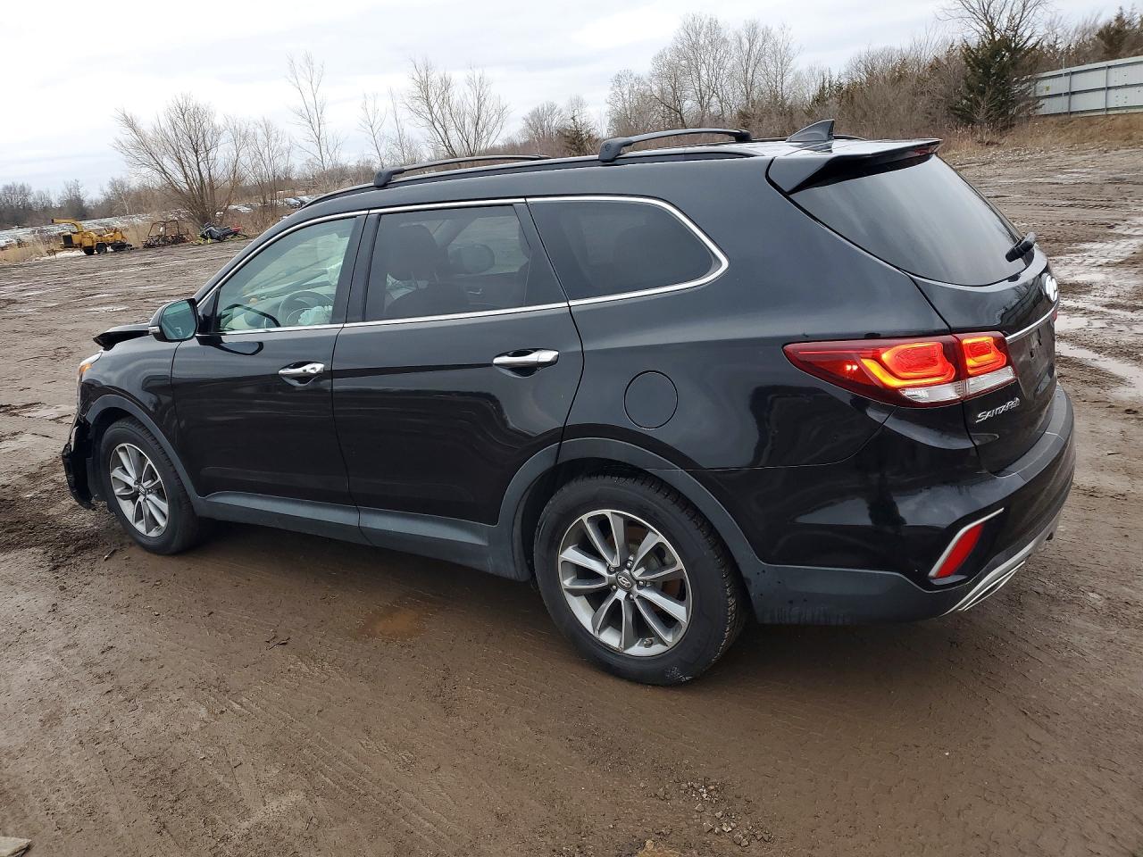 2017 Hyundai Santa Fe Se - Image 2