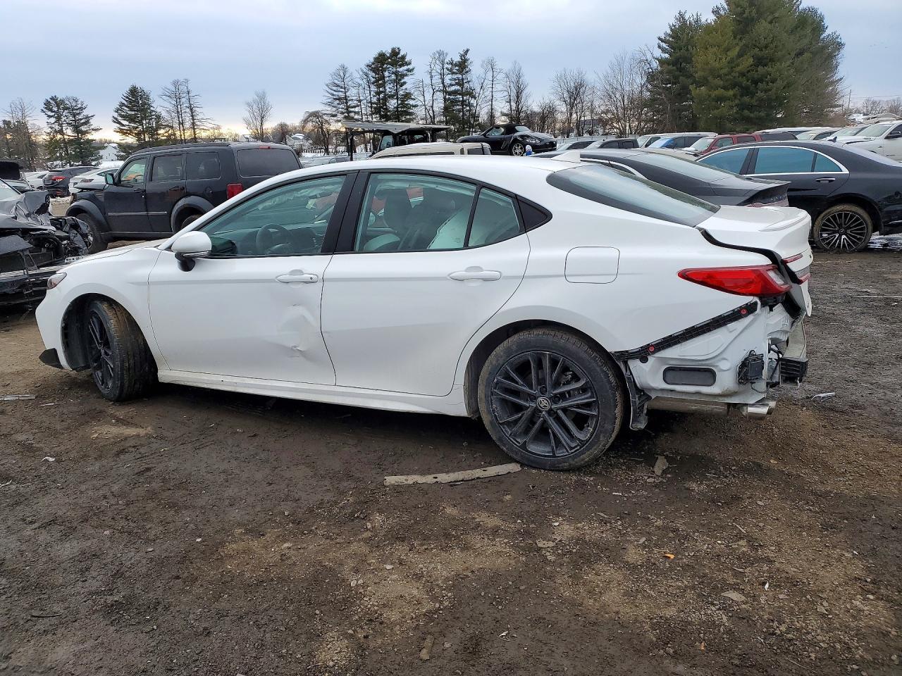 2025 Toyota Camry Se - Фото 2