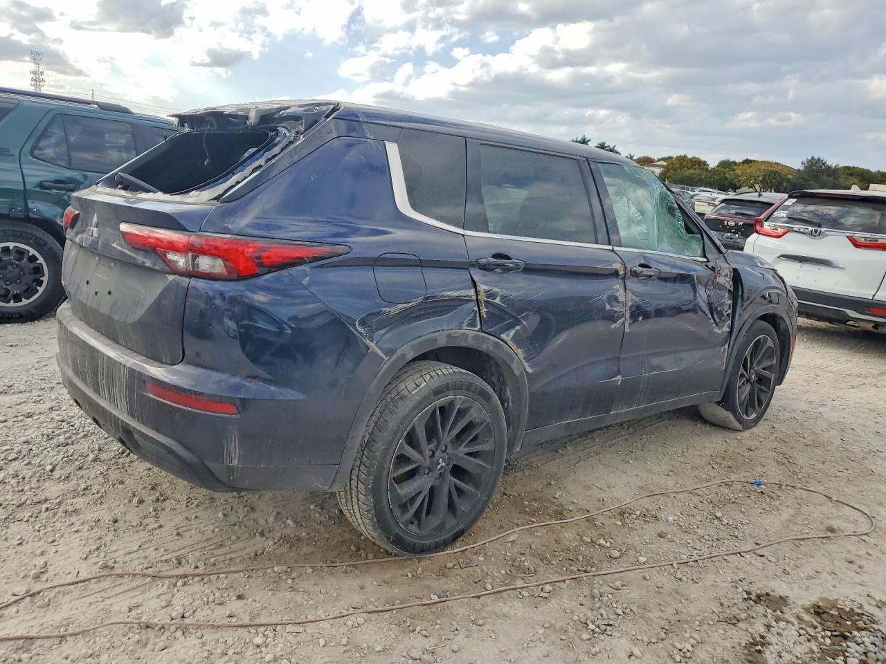 2022 Mitsubishi Outlander Se - Image 3