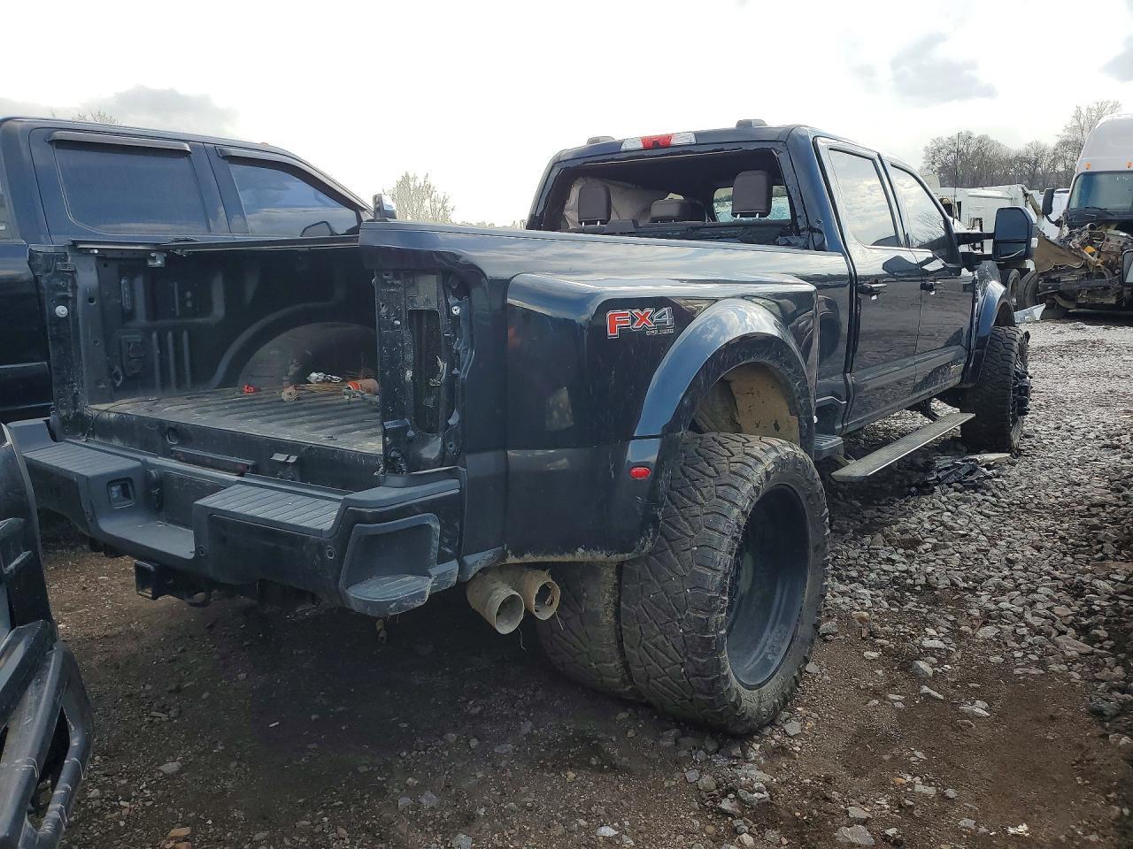 2025 Ford F450 Super Duty - Image 3