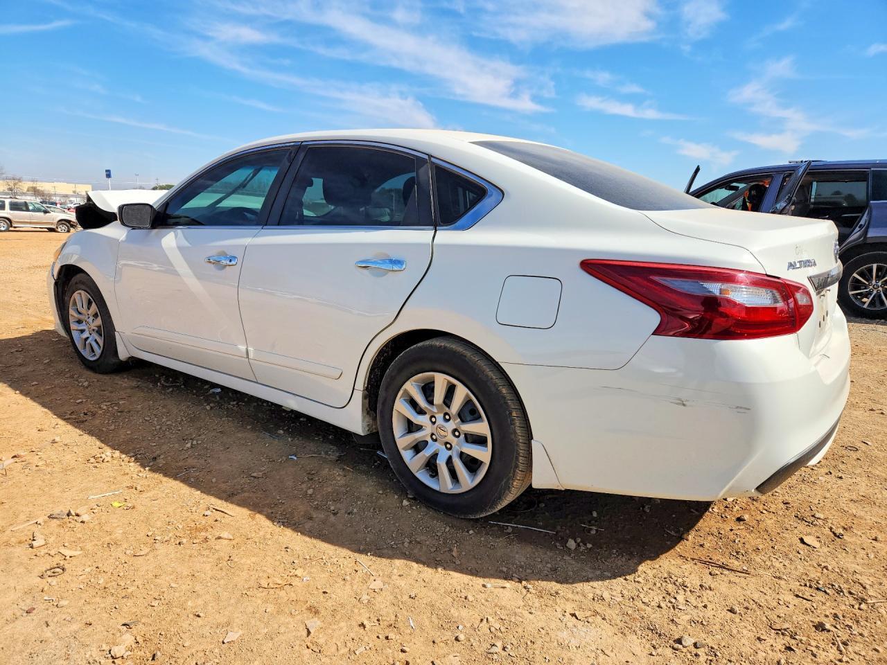 2018 Nissan Altima 2.5 S - Фото 2