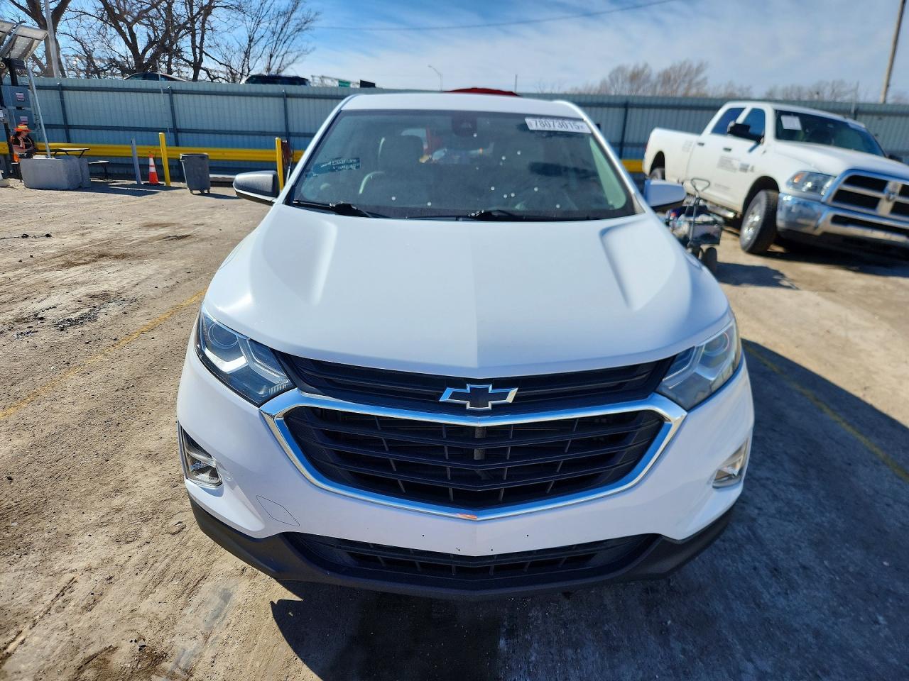 2020 Chev Equinox Ls - Фото 5