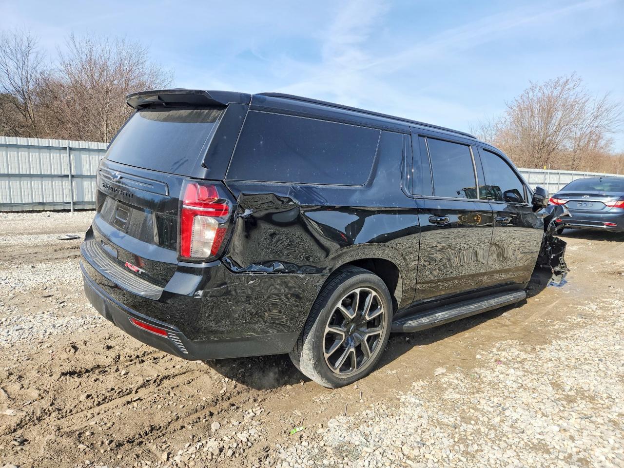 2023 Chevrolet Suburban K1500 Rst - Фото 3
