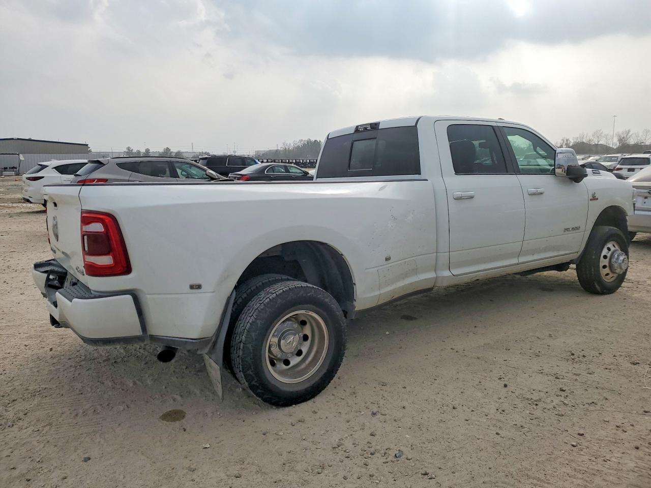 2024 Ram 3500 Laramie - Фото 3