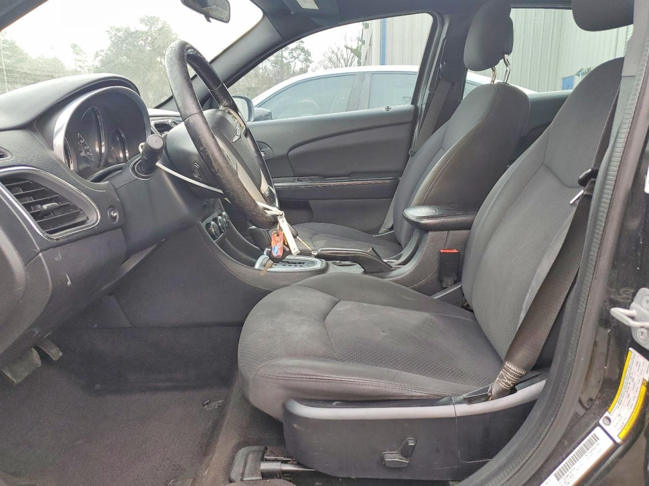 2013 Chrysler 200 Touring - Image 7