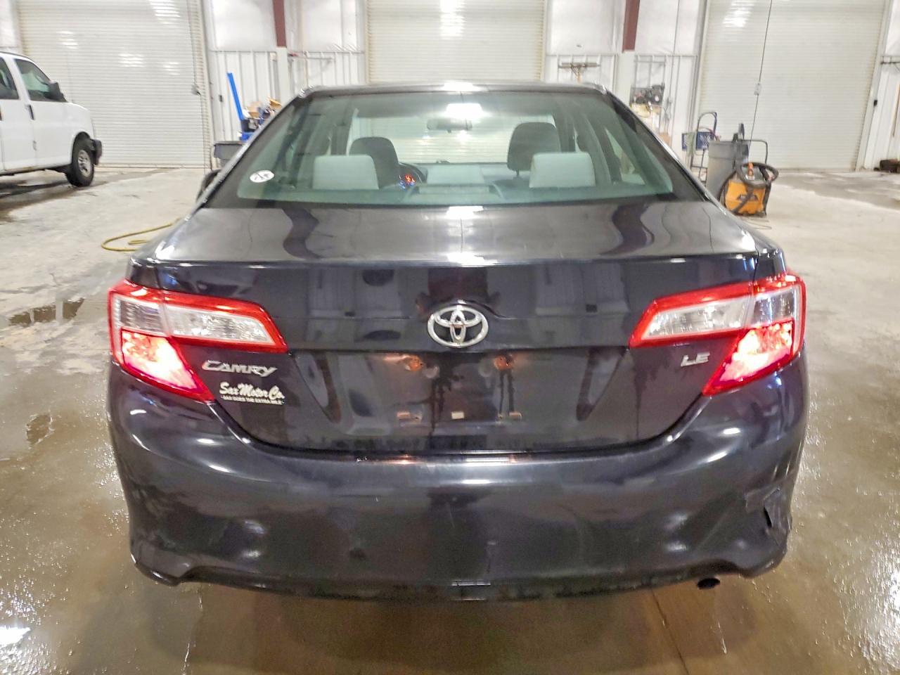 2013 Toyota Camry Le - Фото 6