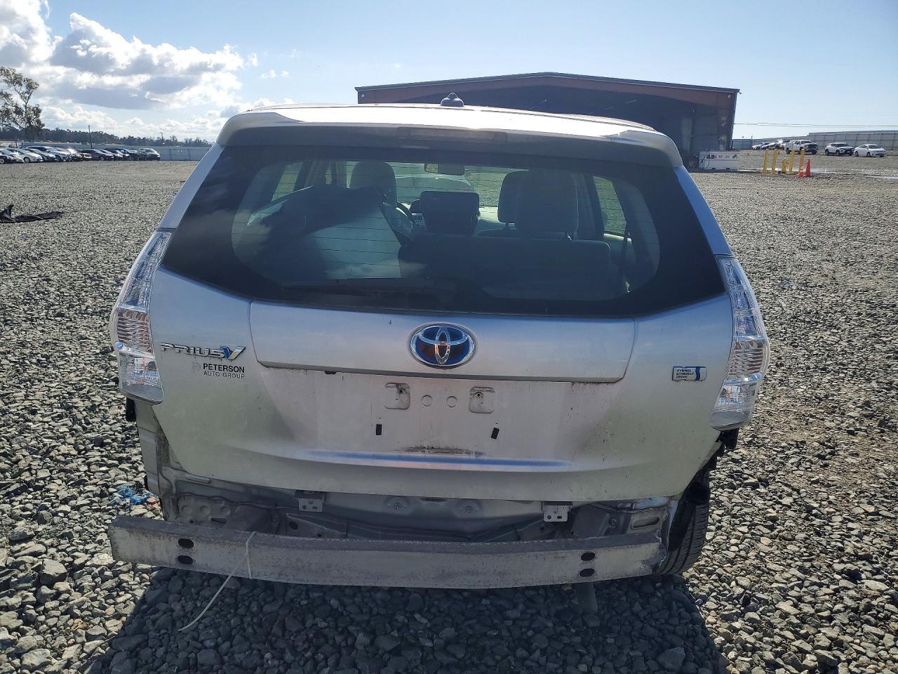 2014 Toyota Prius V - Image 6