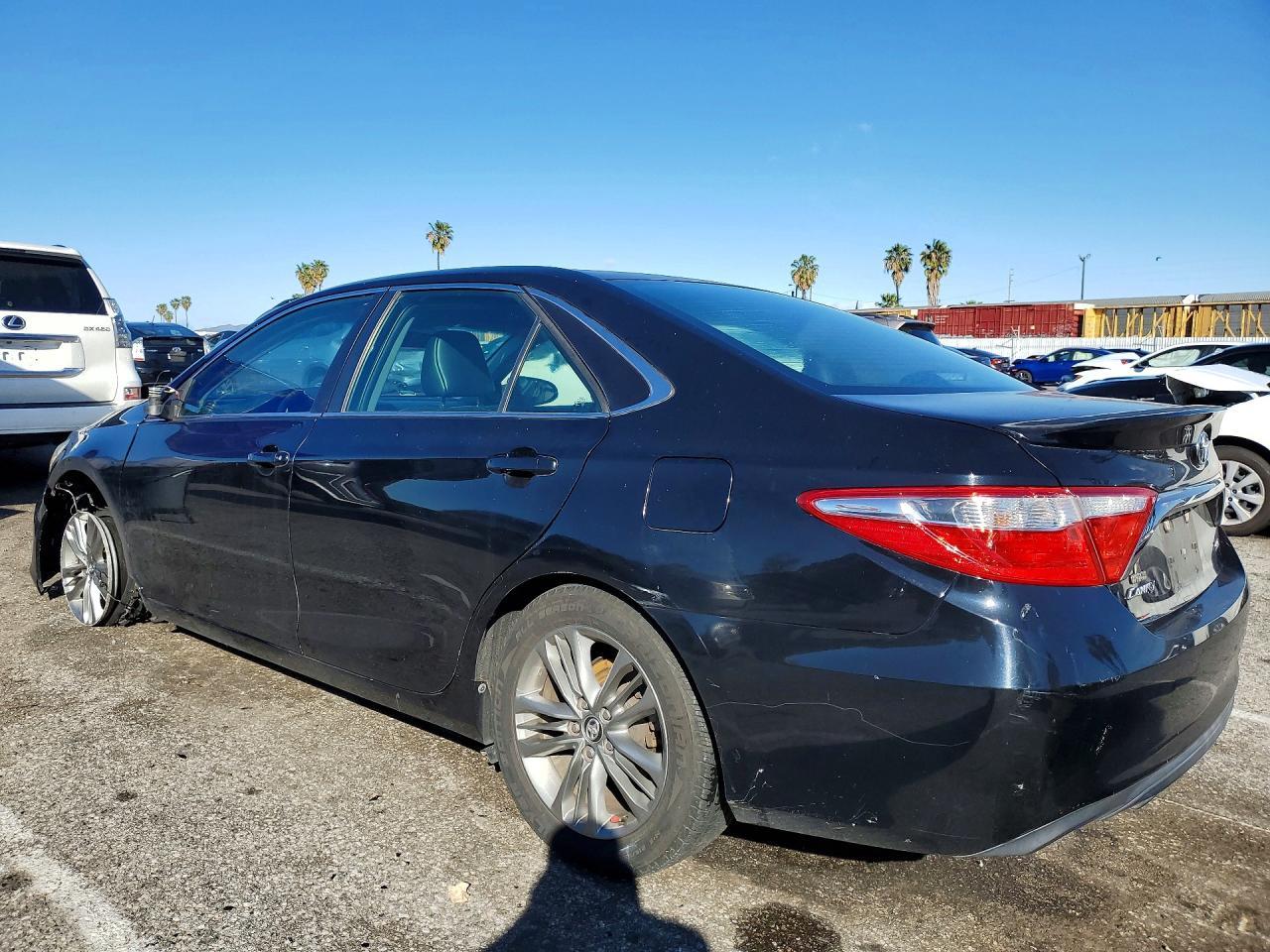 2016 Toyota Camry Le - Фото 2