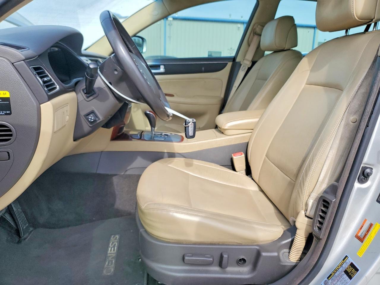 2013 Hyundai Genesis 3.8L - Фото 7