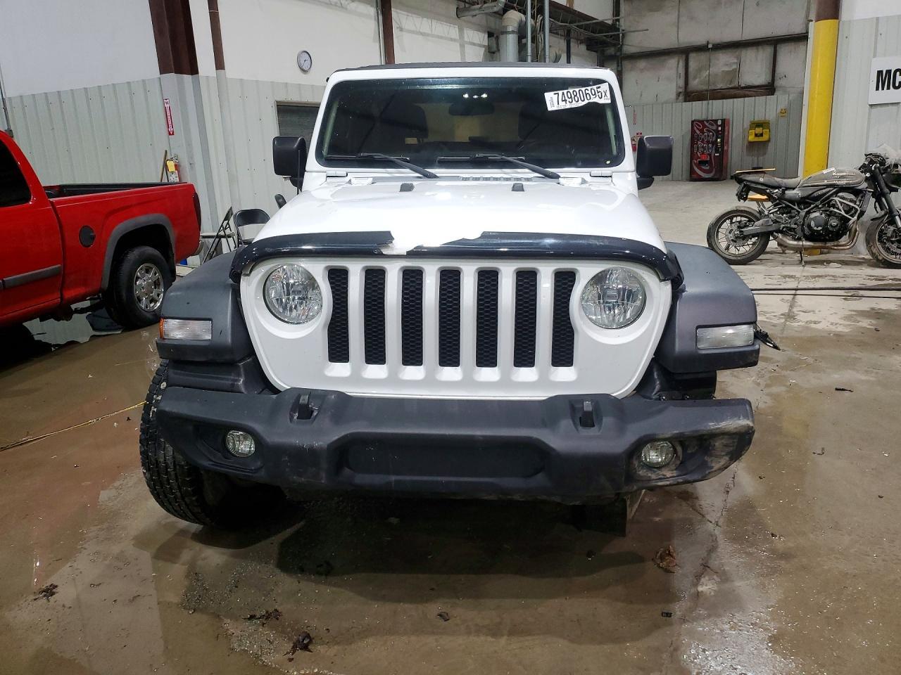 2020 Jeep Wrangler Sport - Фото 5