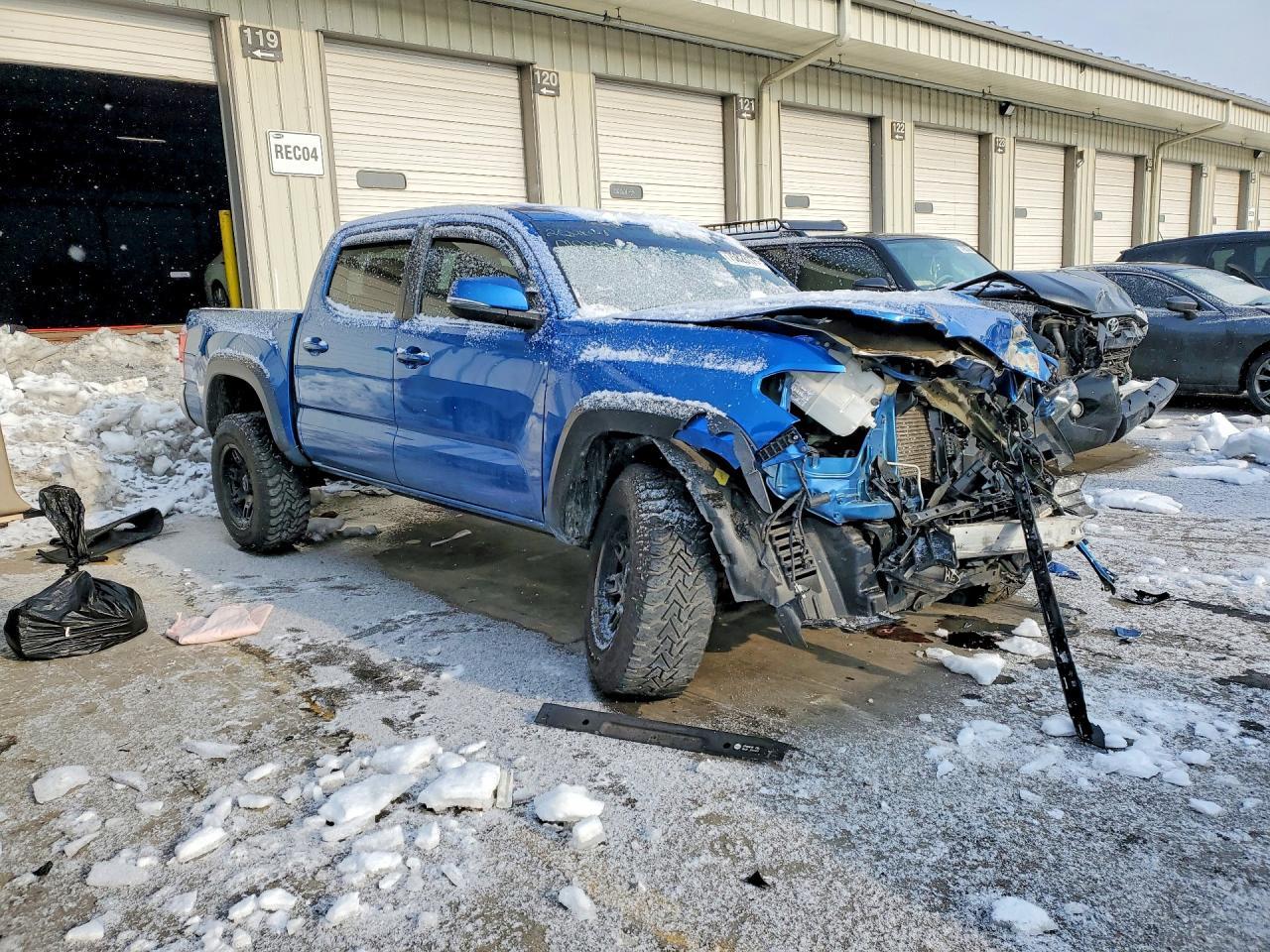 2016 Toyota Tacoma - Image 4