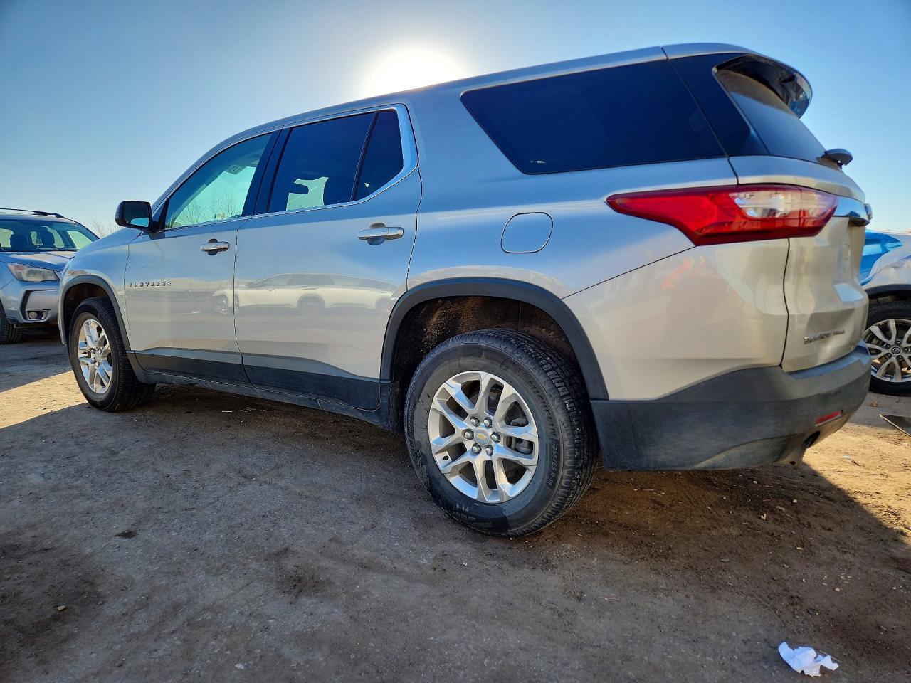 2021 Chevrolet Traverse Ls - Фото 2