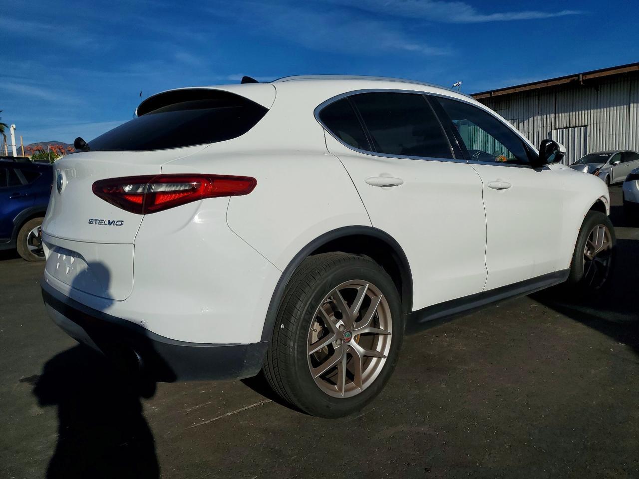 2018 Alfa Romeo Stelvio Ti - Фото 3