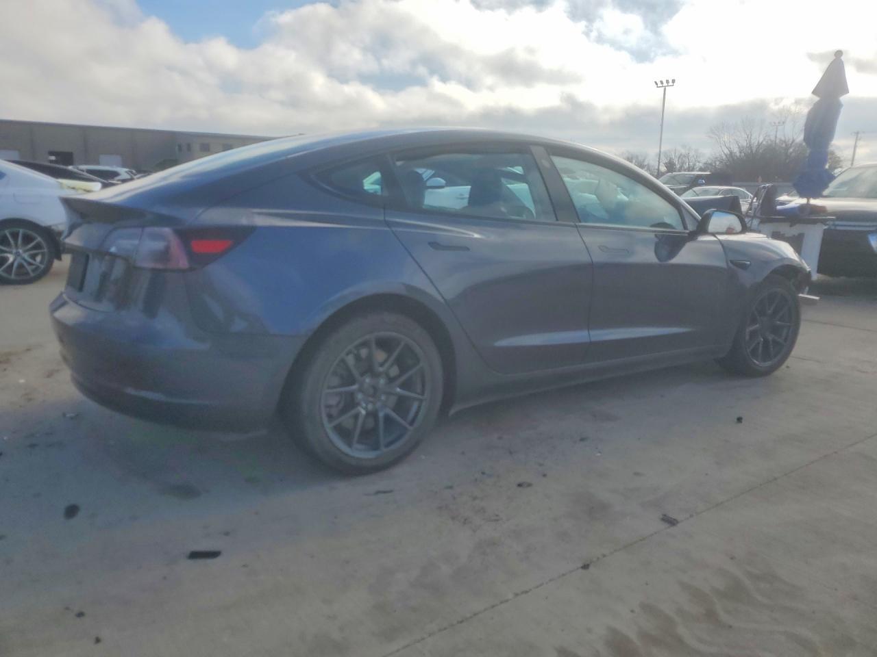 2022 Tesla Model 3 - Фото 3