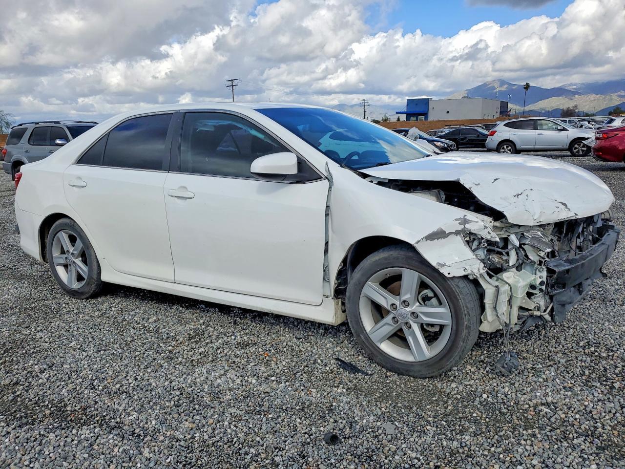 2014 Toyota Camry - Image 4