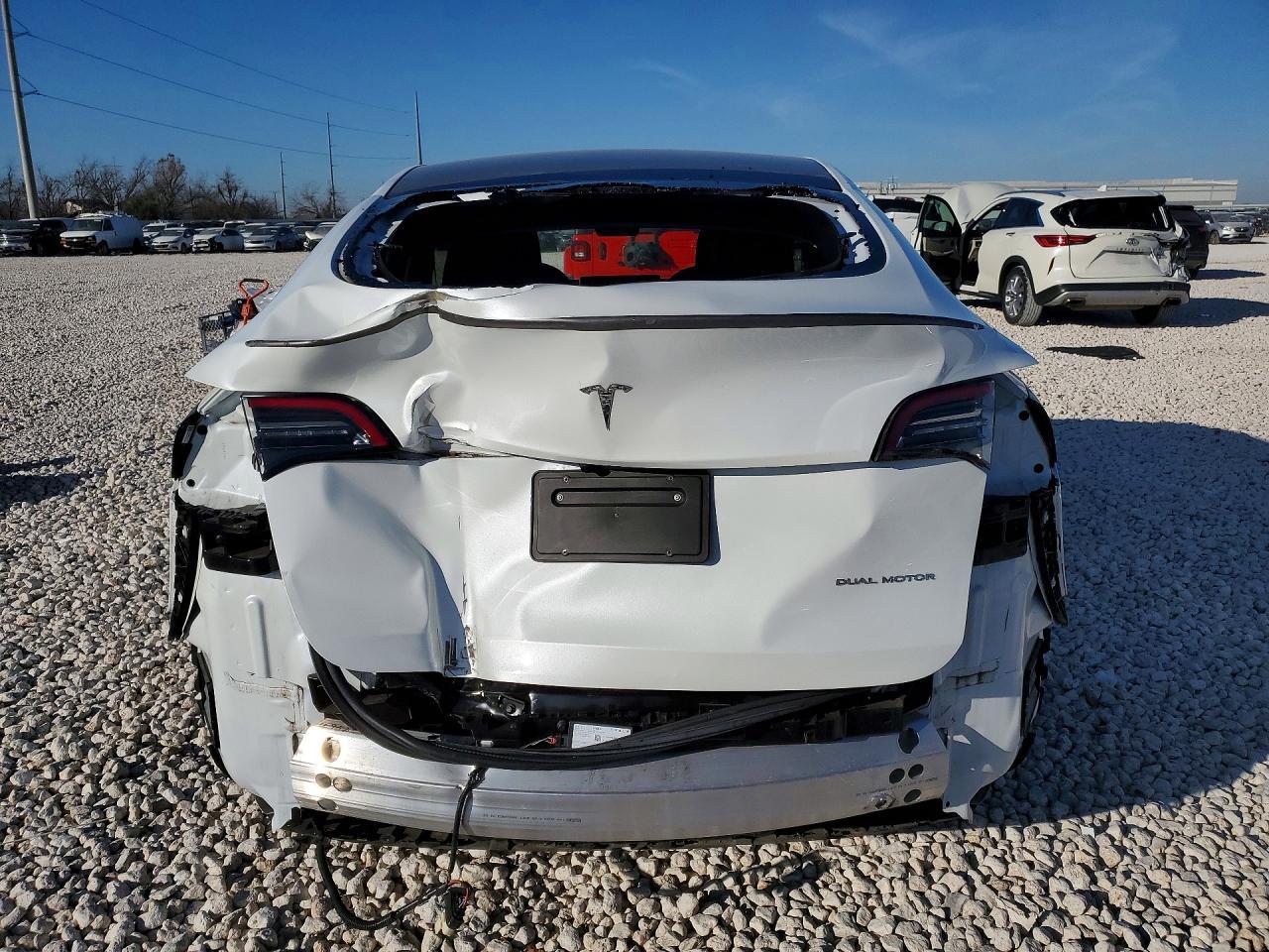 2023 Tesla Model Y - Фото 6