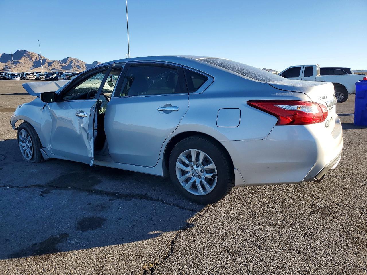 2016 Nissan Altima 2.5 S - Фото 2
