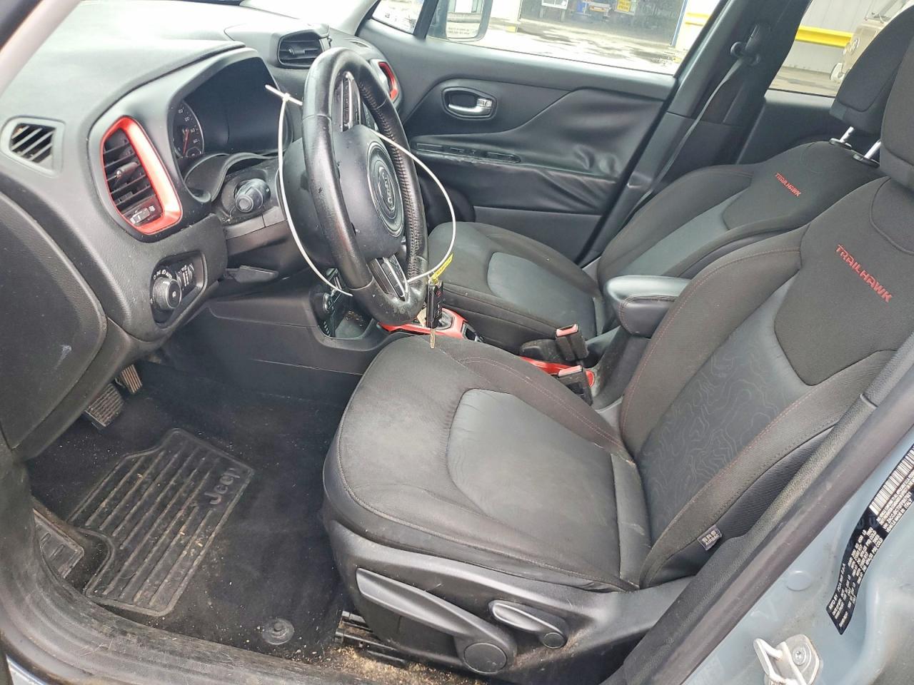2015 Jeep Renegade Trailhawk - Image 7