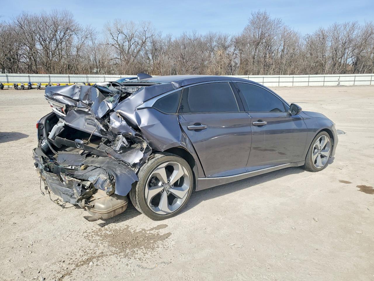2019 Honda Accord Touring - Фото 3