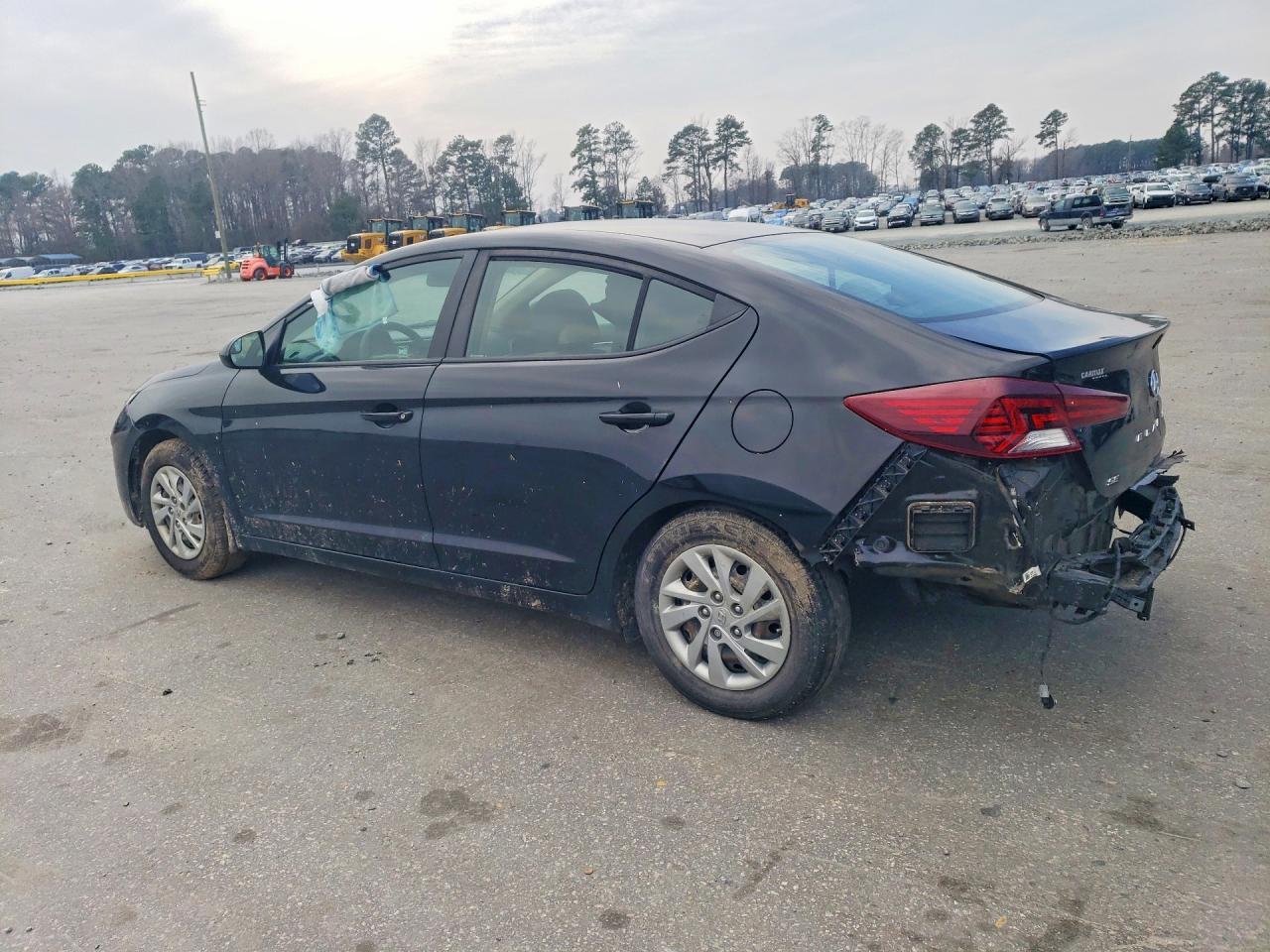 2020 Hyundai Elantra Se - Image 2