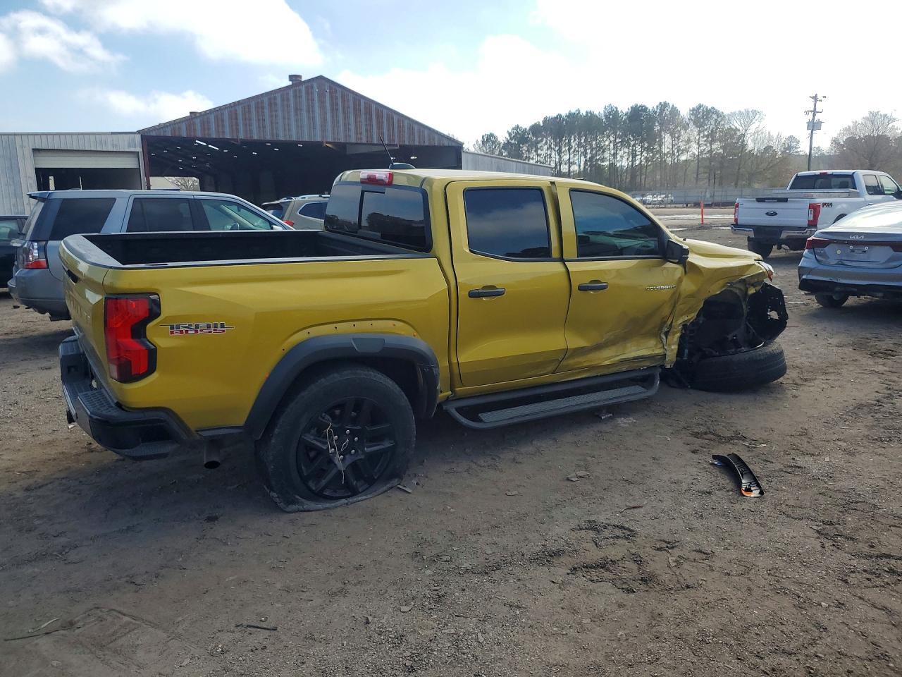 2023 Chevrolet Colorado - Image 3