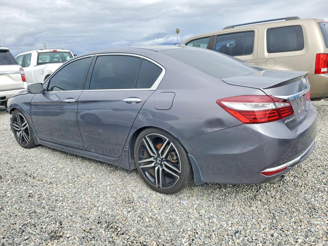 2017 Honda Accord Touring - Фото 2