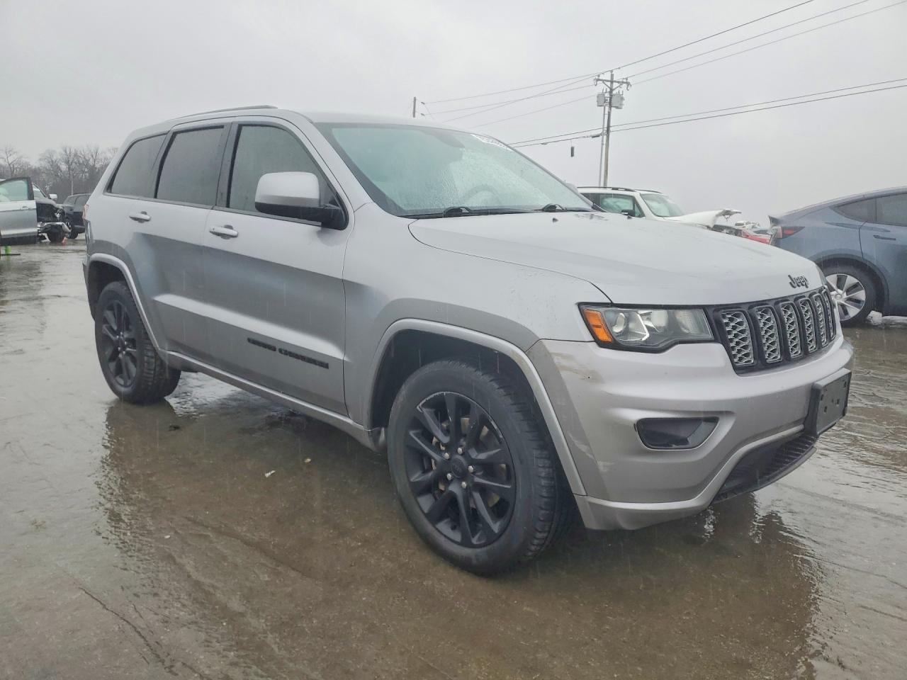 2017 Jeep Grand Cherokee Laredo - Image 4