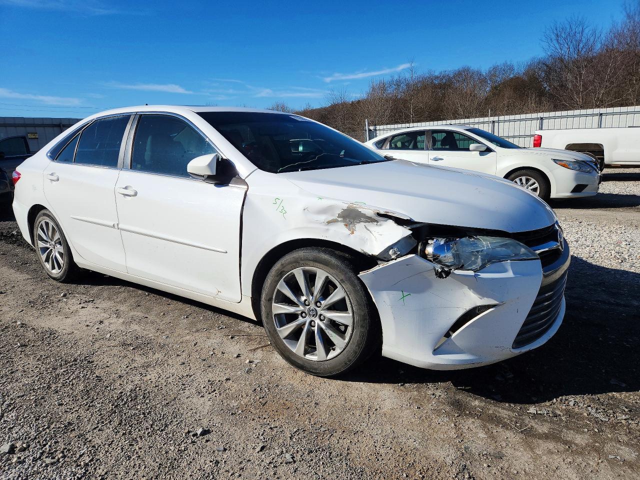 2015 Toyota Camry Le - Image 4