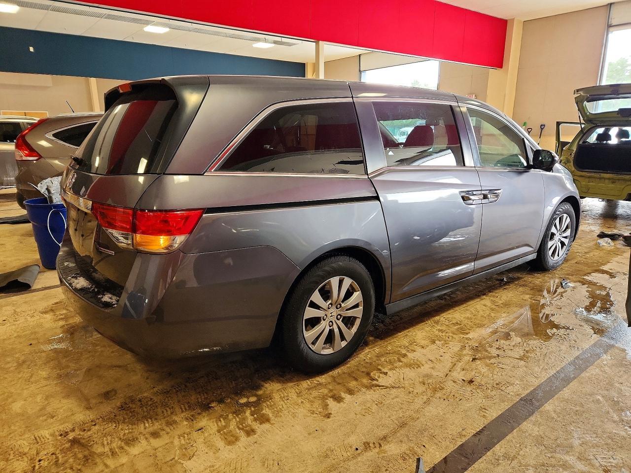 2016 Honda Odyssey Se - Image 3