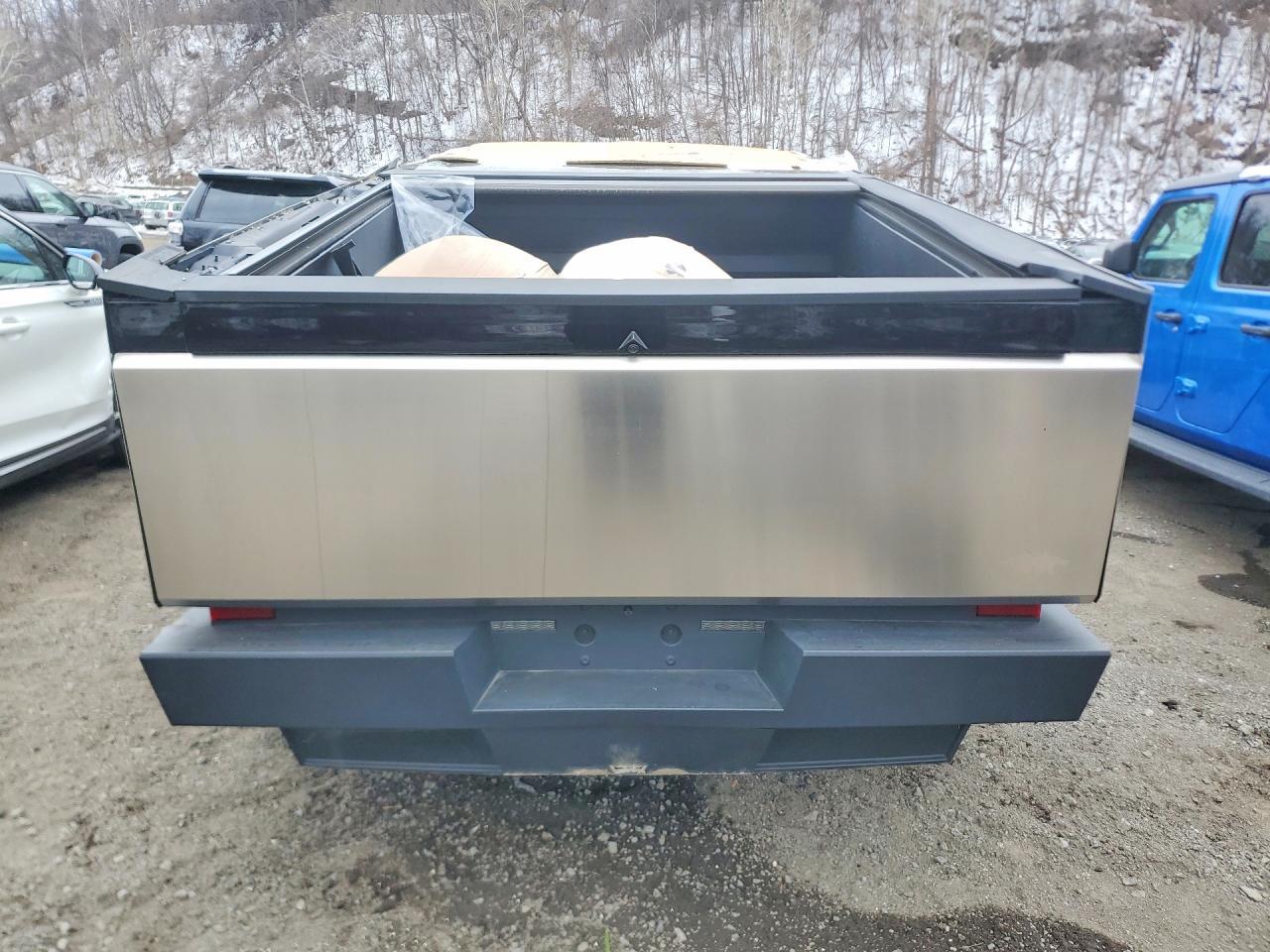2025 Tesla Cybertruck - Image 6