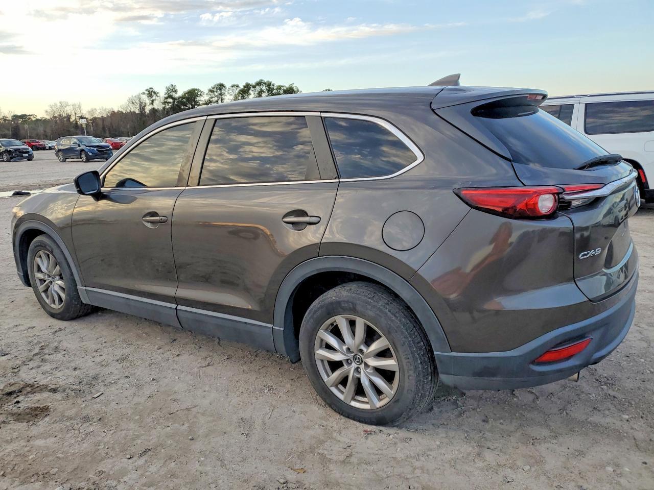 2016 Mazda Cx-9 Touring - Image 2