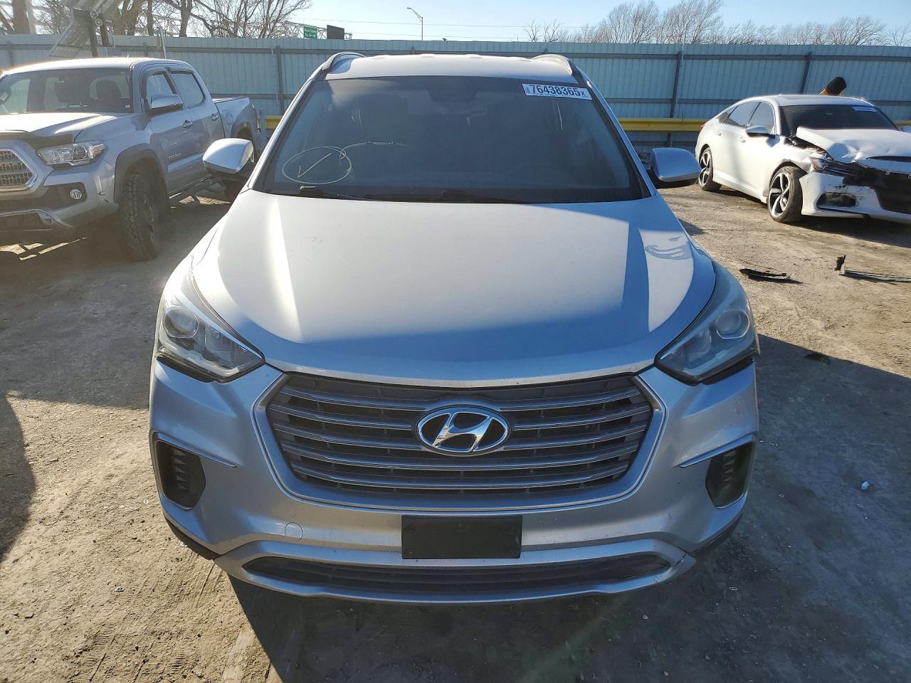 2017 Hyundai Santa Fe Se - Фото 5