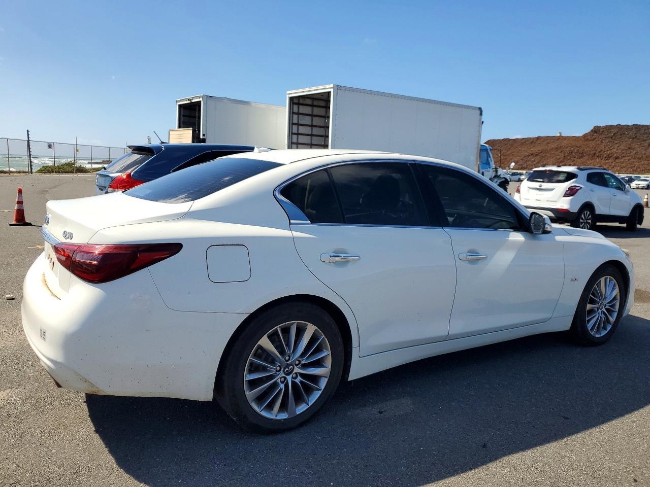 2018 Infiniti Q50 Luxe - Фото 3