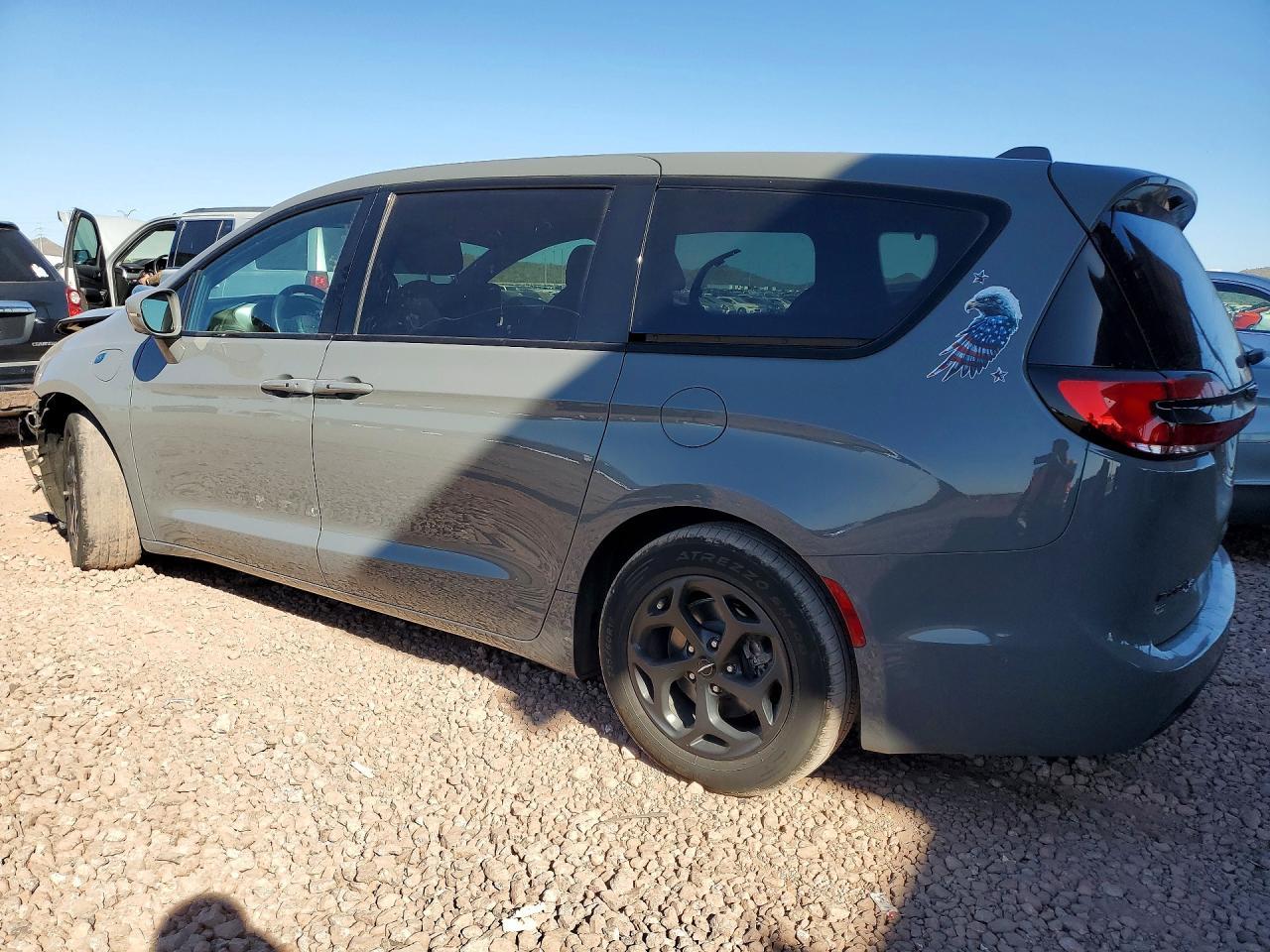 2022 Chrysler Pacifica Hybrid Touring L - Фото 2