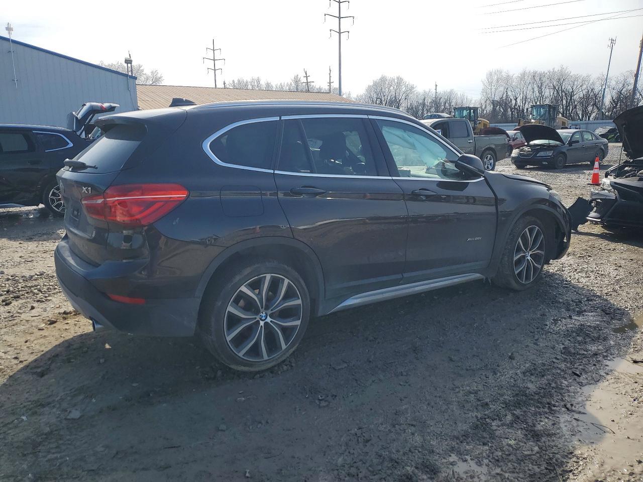 2017 BMW X1 xDrive28I - Фото 3