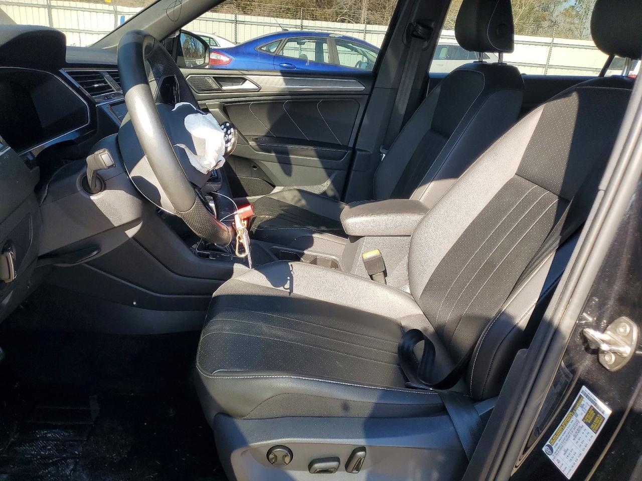 2022 Volkswagen Tiguan Se R-Line Black - Image 7