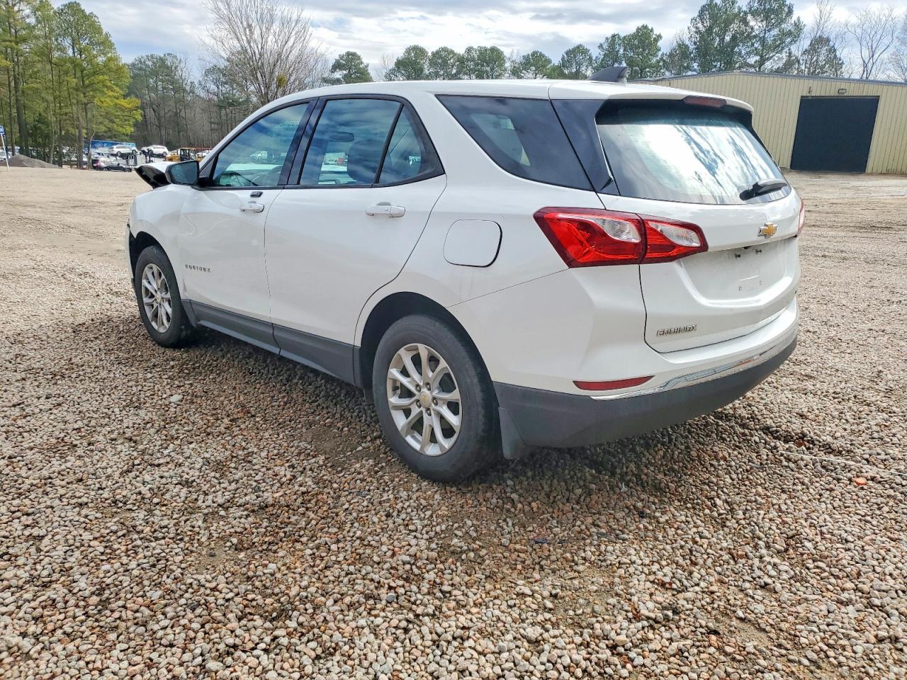2018 Chevrolet Equinox Ls - Image 3