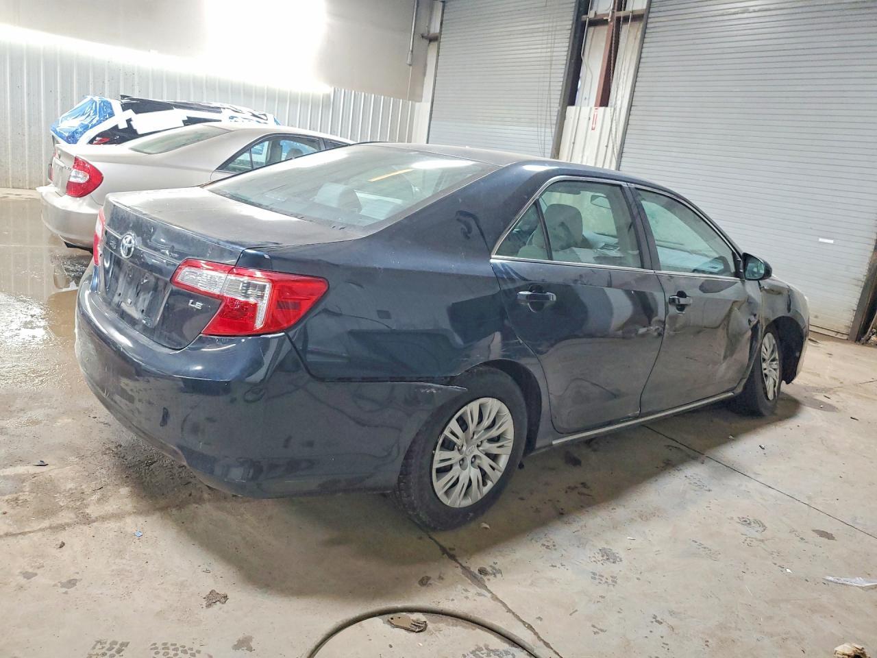 2014 Toyota Camry Le - Image 3