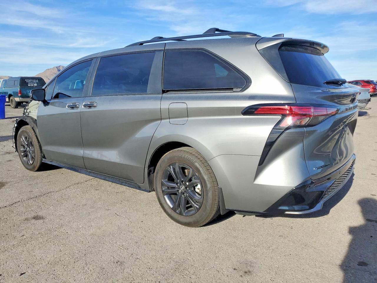 2026 Toyota Sienna Xse - Фото 2