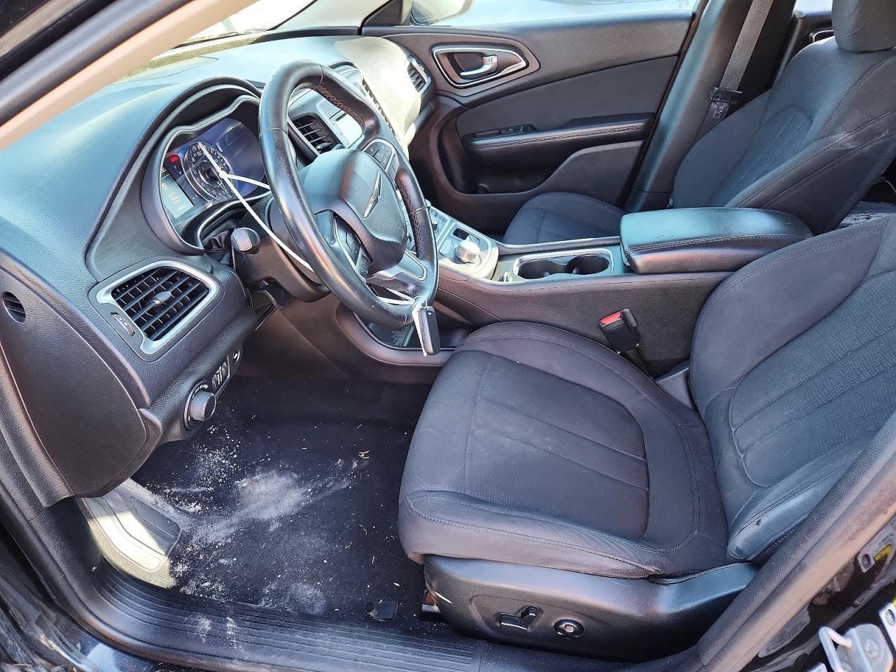 2015 Chrysler 200 Limited - Фото 7