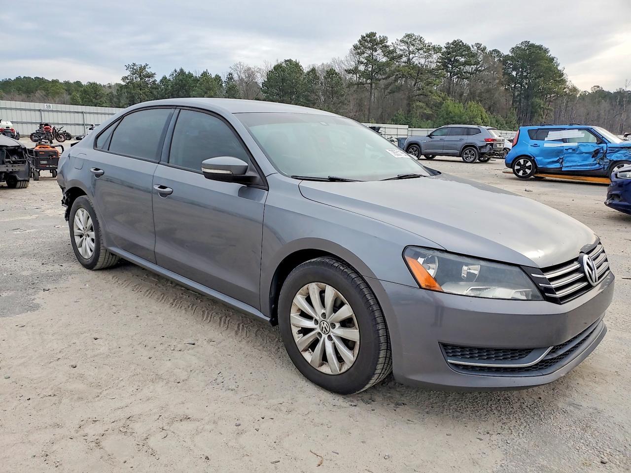 2013 Volkswagen Passat S - Фото 4